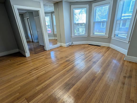 2nd image of 476 Thompson Ave #11