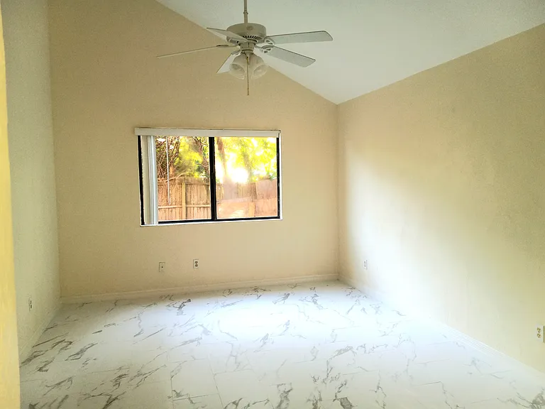 1304 Bender Ave — Photo 14