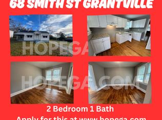68 Smith St, Grantville, GA 30220