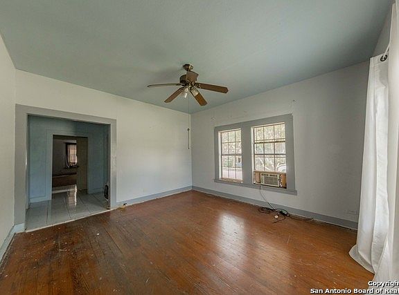 4th image of 1950 W Ashby Pl