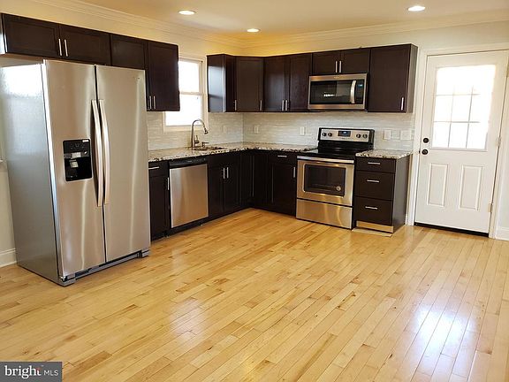 4th image of 318 Delaware Ave