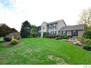 17 Woodside Ln, Flemington, NJ 08822