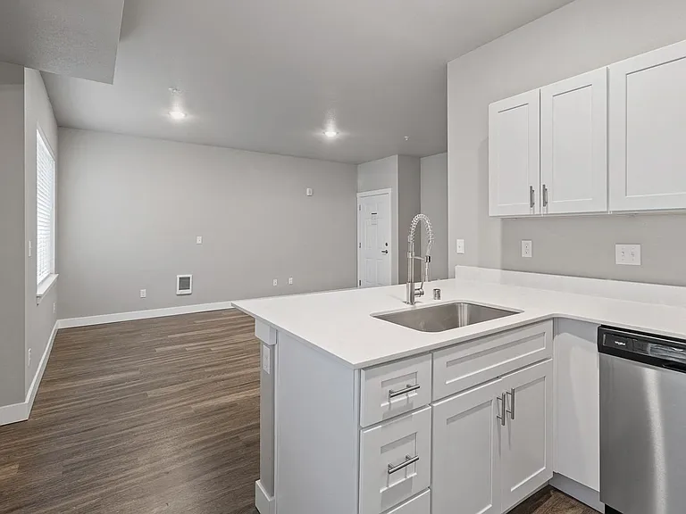 Norpoint Landing Apartments — Photo 30