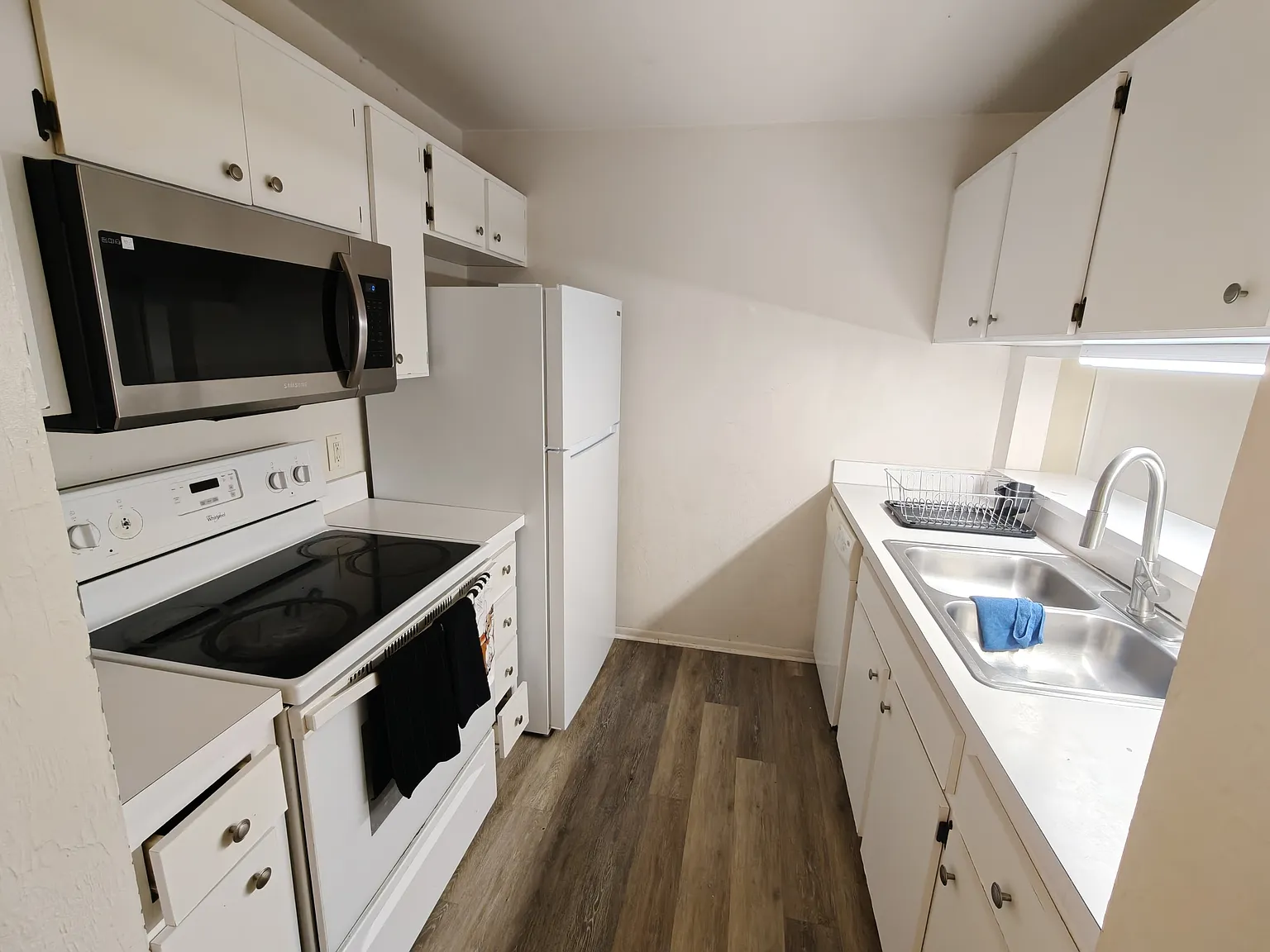 4000 Southwest 23rd Street, 5-207 - B — Photo 2