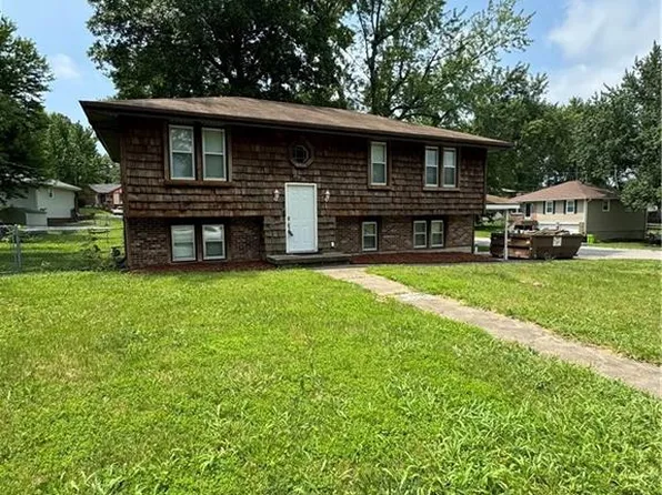 701 N King Ave, Harrisonville, MO 64701