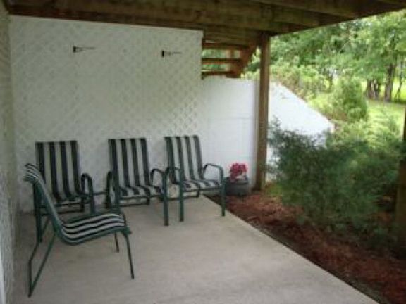 3rd image of 11 Bradford Dr
