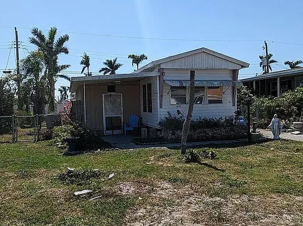 12121 Live Oak Dr, Fort Myers, FL 33908