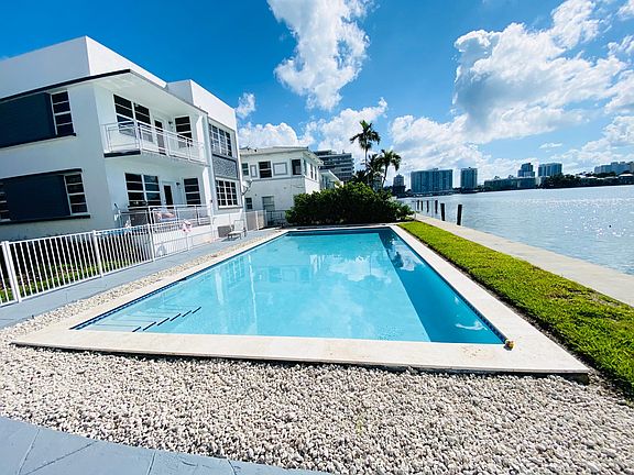 2nd image of 958 Bay Dr #909