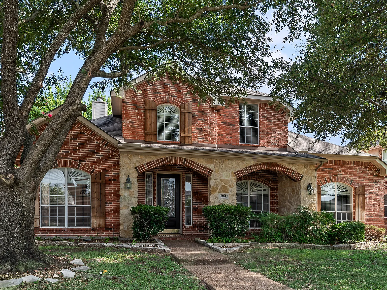 4 bed, 3278 sqft, $3,200 — Photo 2