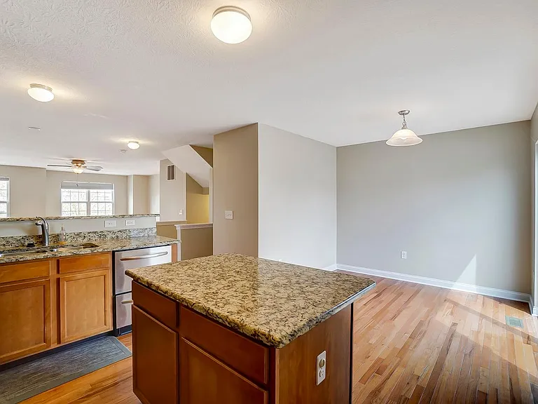 5608 Pittsford Dr — Photo 10