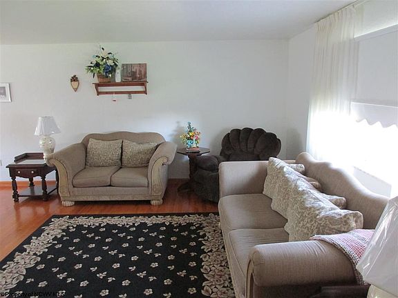 3rd image of 12 Bel Manor Dr
