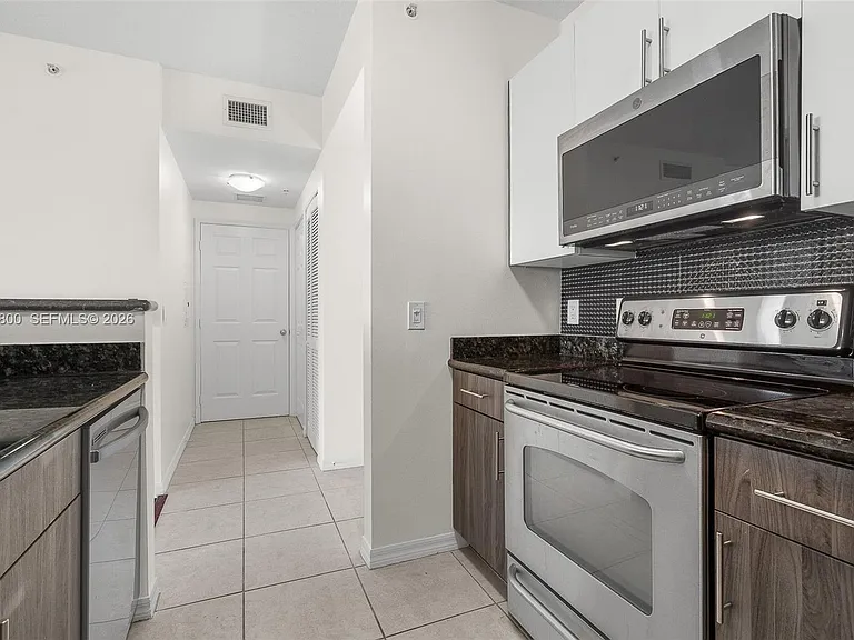 2421 NE 65th St #408 — Photo 20