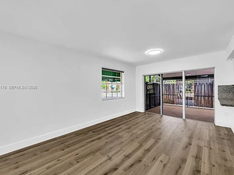 12370 SW 52nd St — Photo 17
