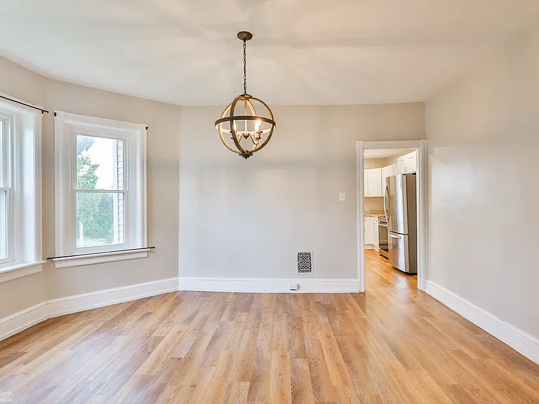 421 Union St — Photo 13