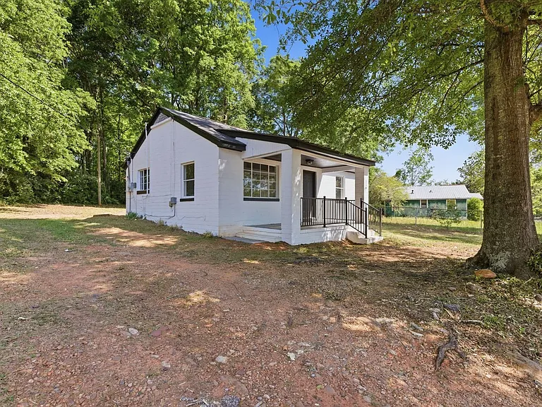 116 Chester Ave — Photo 14