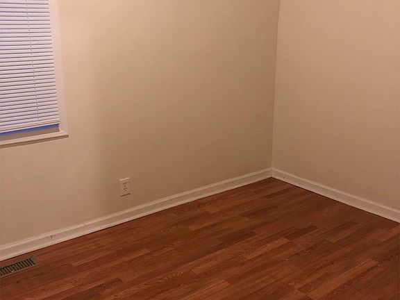 4th image of 7033 S Claremont Ave