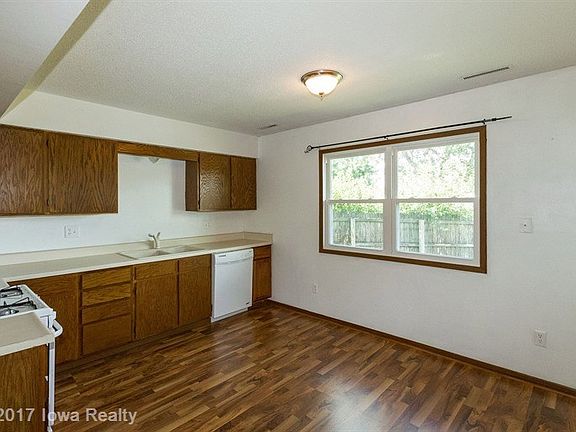4th image of 508 11th Ct SE