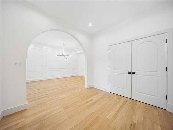 4th image of 4926 N Seeley Ave