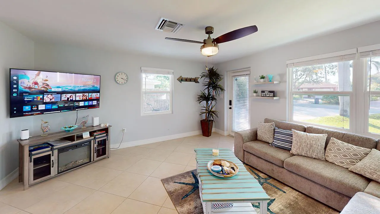 3 bed, 1032 sqft, $3,775 — Photo 3
