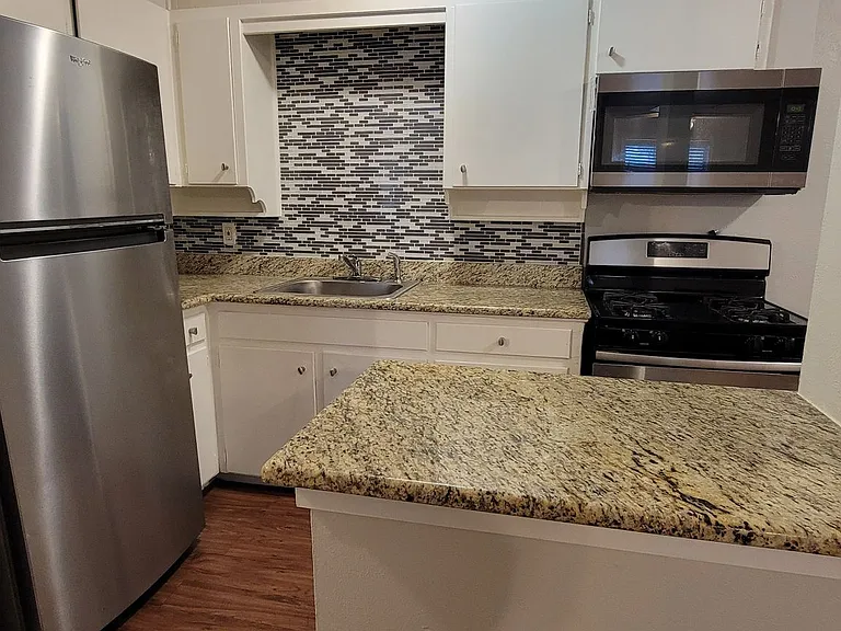2428 Louise St #2505 — Photo 49