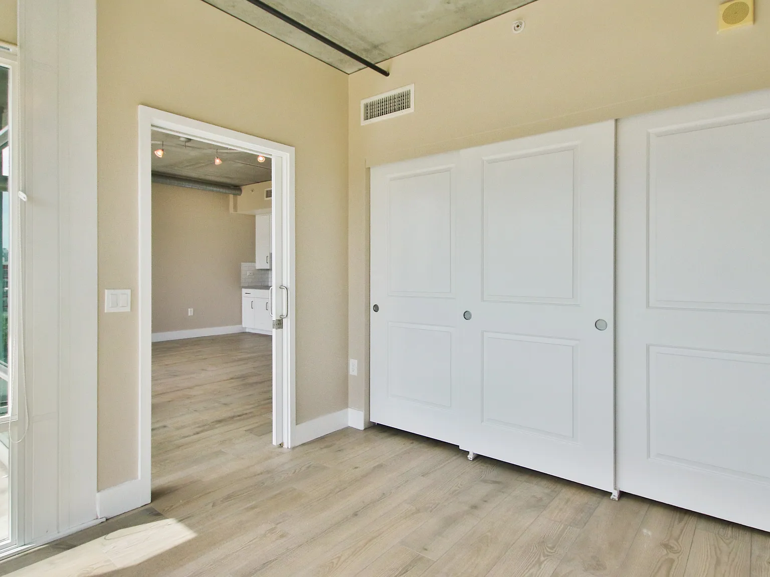 1080 Park Blvd — Photo 3
