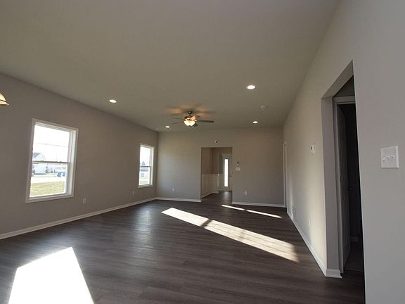 3rd image of 494 Blackstone Ct