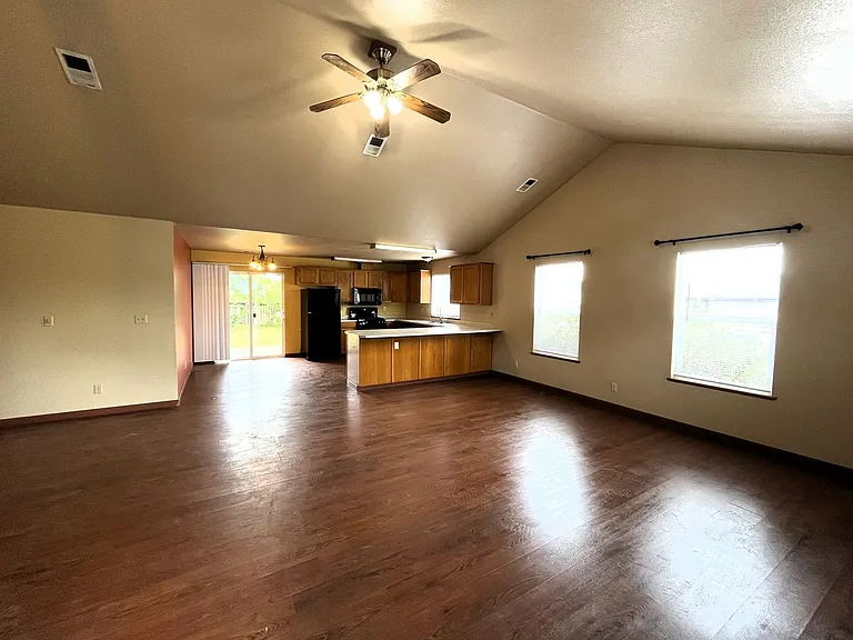 1426 Underwood Ct — Photo 2