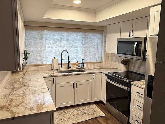 3rd image of 6206 Greenleaf Ln