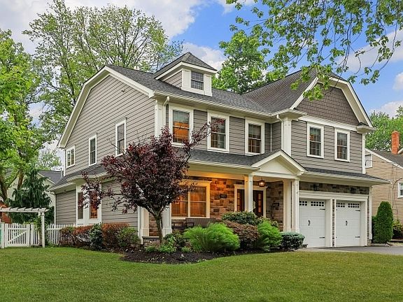 4th image of 621 Green Briar Ct