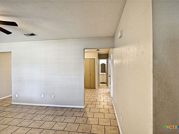 3rd image of 525 Buttercup Ln
