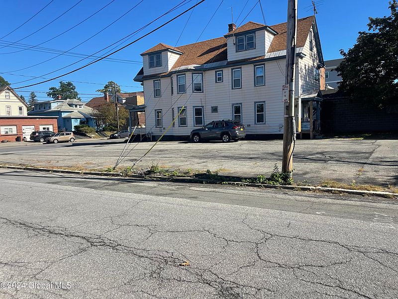 4th image of 2122 Broadway