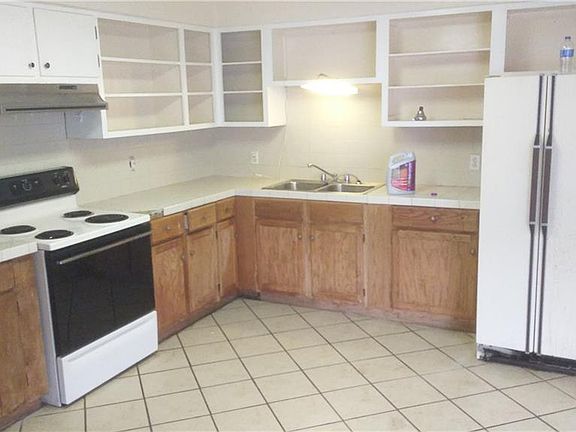 3rd image of 4021 Robinhood Dr