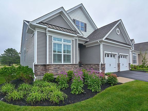 2nd image of 34 Glen Ellen Blvd