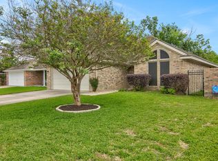 2061 Oak Ter, Port Neches, TX 77651