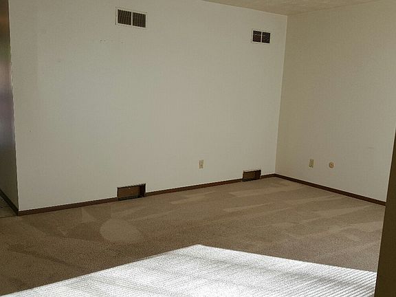 4th image of 218 1/2 Trumbull Ave