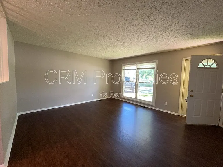 900 Miami Blvd — Photo 4