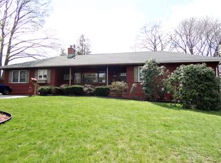 4 Brighton Pl, Huntington, NY 11743