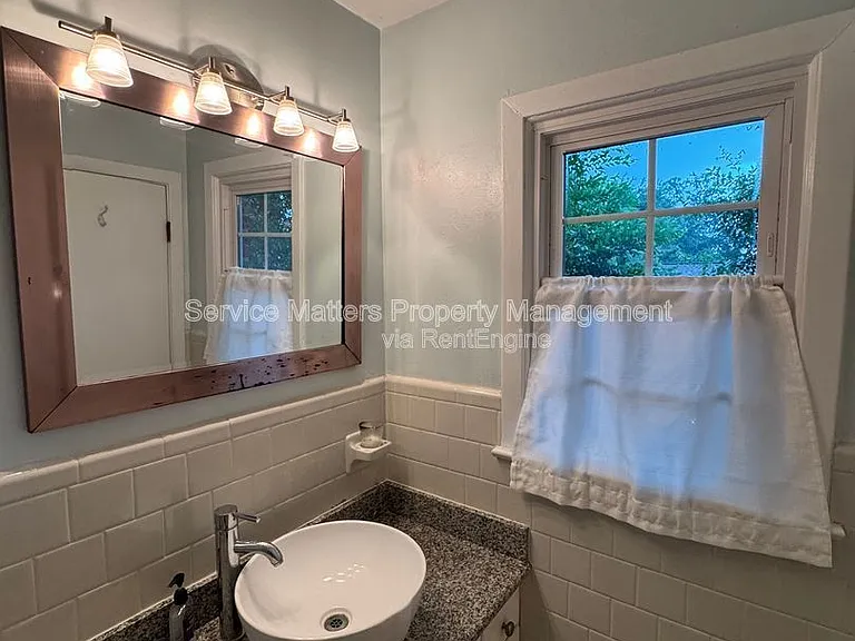 1401 E 34th St — Photo 21
