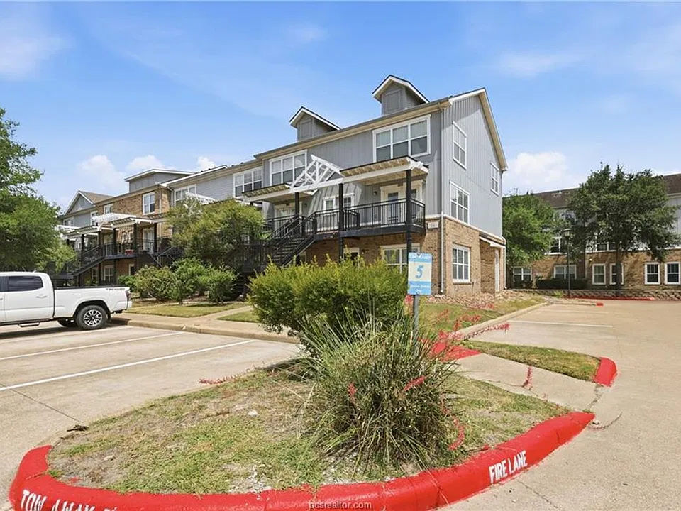1725 Harvey Mitchell Pkwy S #1830