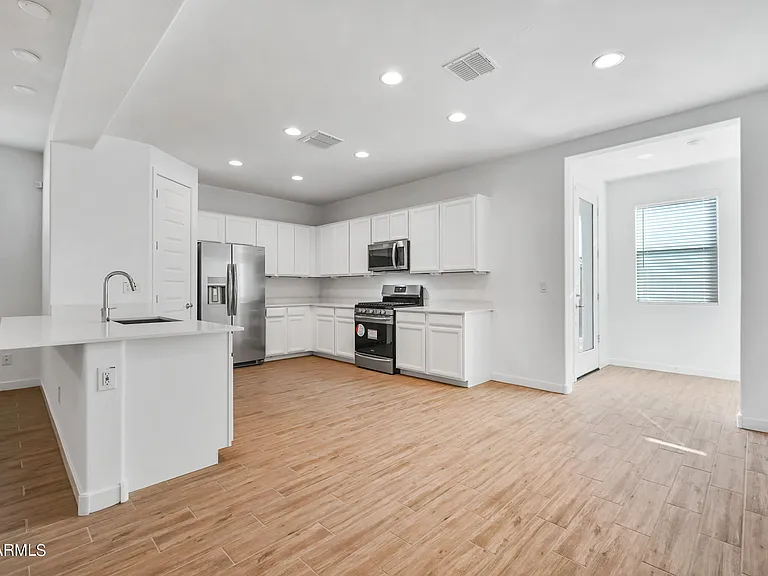 12617 W Kaler Dr — Photo 7