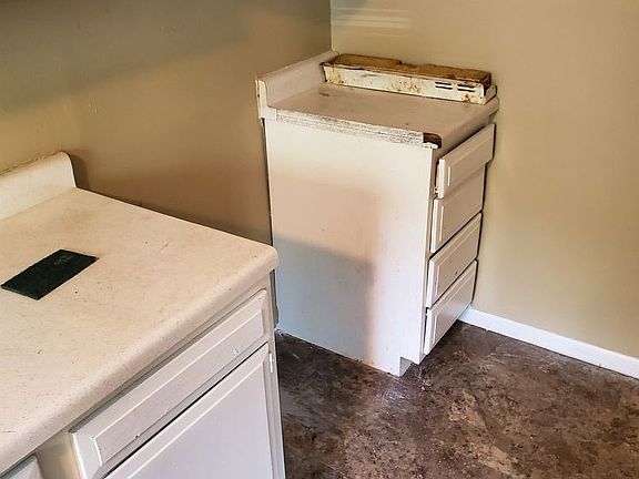 3rd image of 2004 Dutch Valley Dr APT 9
