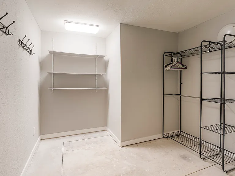 2224 Kenton St — Photo 22