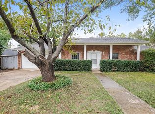 1717 Park Hill Dr, Arlington, TX 76012