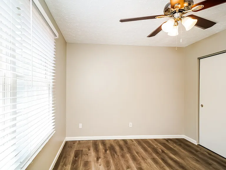 532 Hunters Trl — Photo 9