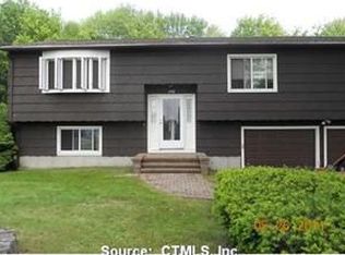 210 Shingle Hill Rd, West Haven, CT 06516