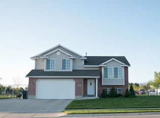 1248 W 2400 N, Clinton, UT 84015