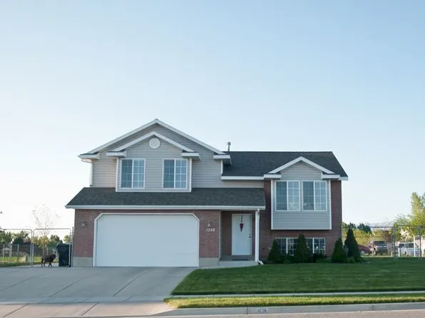 1248 W 2400 N, Clinton, UT 84015