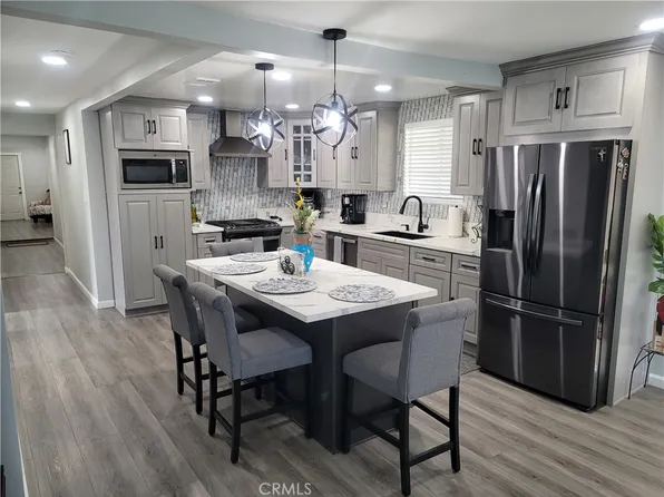 930 N Soldano Ave, Azusa, CA 91702