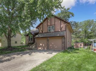 15122 S Navaho Dr, Olathe, KS 66062