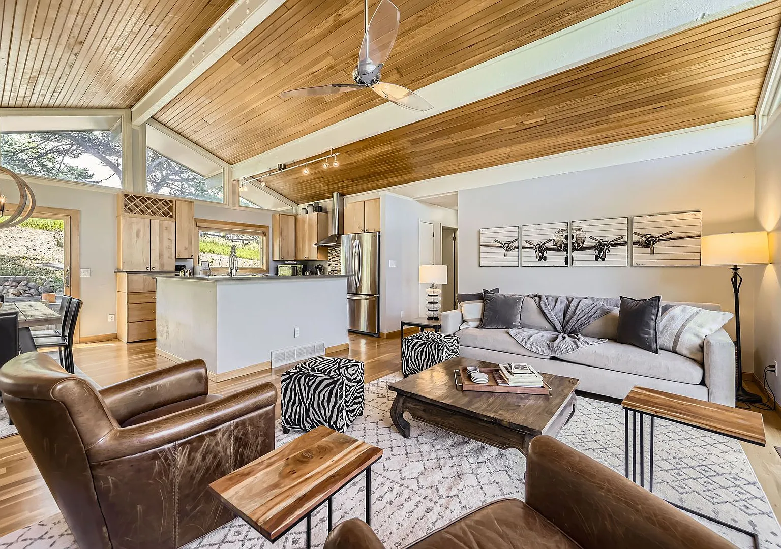 Stunning 4 BDR/2BA Mountain Retreat — Photo 2